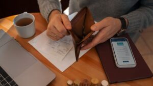 Cómo salir de deudas más rápido sin ganar más dinero